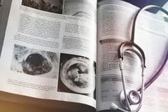 El nuevo número de Salud Pública de México analiza el gasto de bolsillo en pandemia, el dengue en Jalisco y el etiquetado de advertencia
