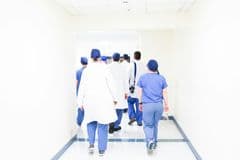 Madres de niños con cáncer piden insumos en Veracruz mientras IMSS-Bienestar niega desabasto