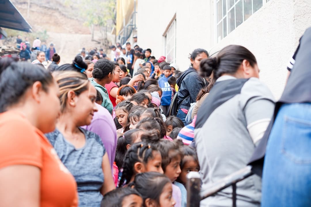 Del papel a la fila: así avanza —y tropieza— la promesa de salud universal en México